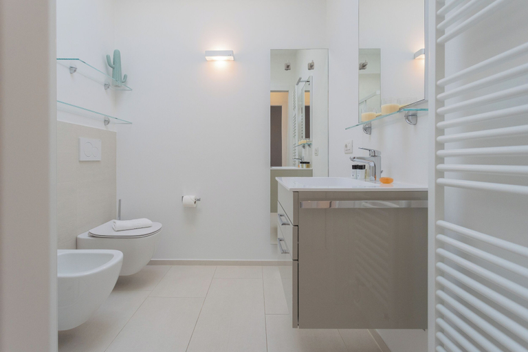 Bathroom 4, Valarin Luxury Apartments & Wellness by Rent all Como, Como