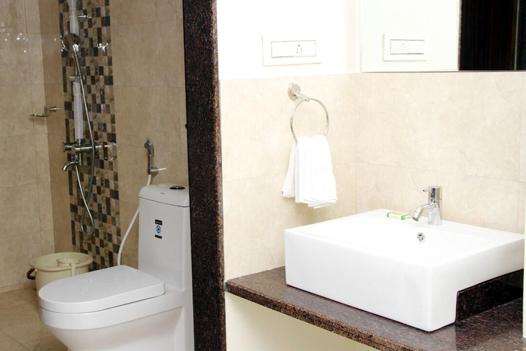 Bathroom 4, Hotel M.P Temples Inn, Thanjavur
