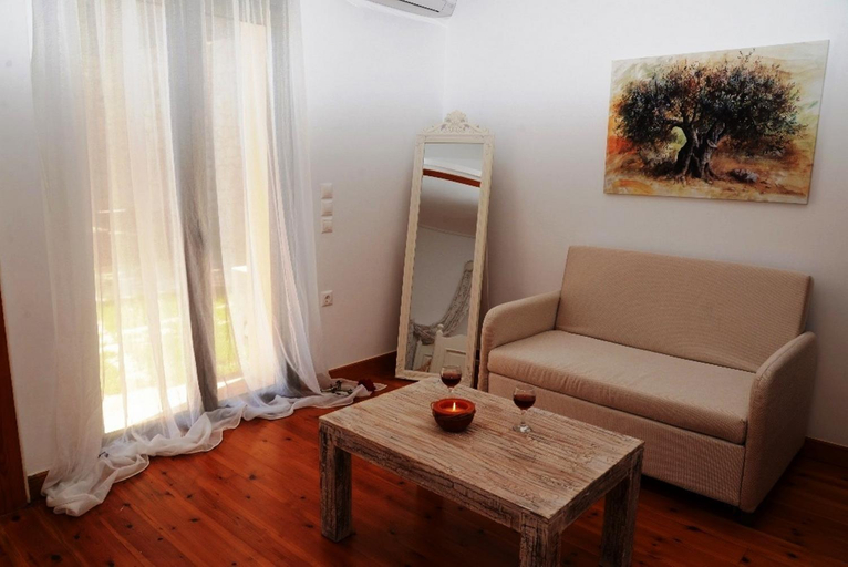 Others 5, Dio Escapes Houses, Peloponnese