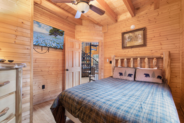 Bedroom 2, Dreams & Streams by Jackson Mountain Rentals, Sevier