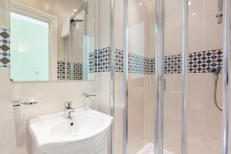 Bathroom 4, Gower House Hotel, London