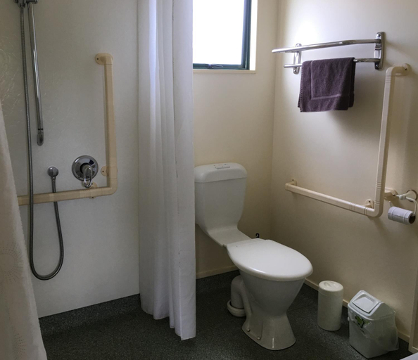 Bathroom 4, Otorohanga Kiwi Holiday Park, Otorohanga
