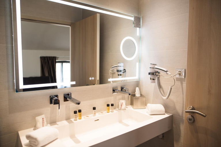 Bathroom 5, Hotel 1770 et Spa, Vaucluse