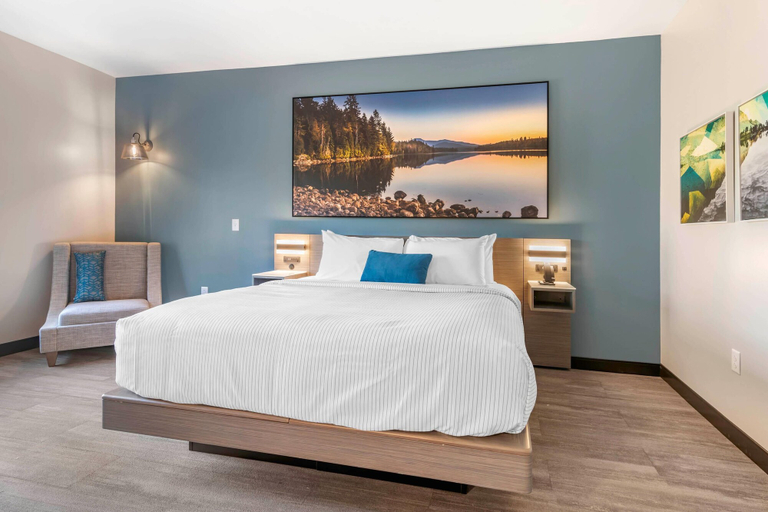 Bedroom 3, Cambria Hotel Lake Placid - Lakeside Resort, Essex