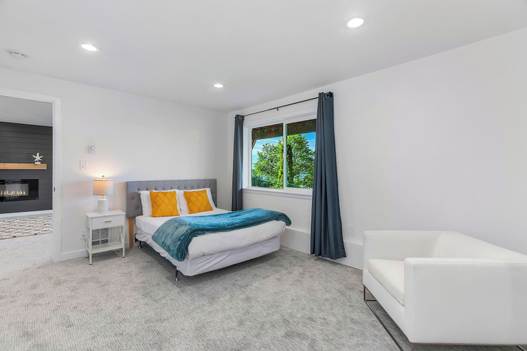 Bedroom 3, Peaceful Island Getaway Port Susan views, Island