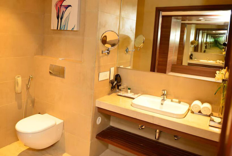 Bathroom 5, Fortune Avenue, Jalandhar -  Member ITC Hotels' Group, Jalandhar