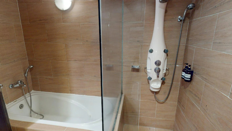 Bathroom 10
