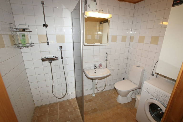 Bathroom 5, Kuukkeli Apartments Urupaa and Saarisatu, Lapland