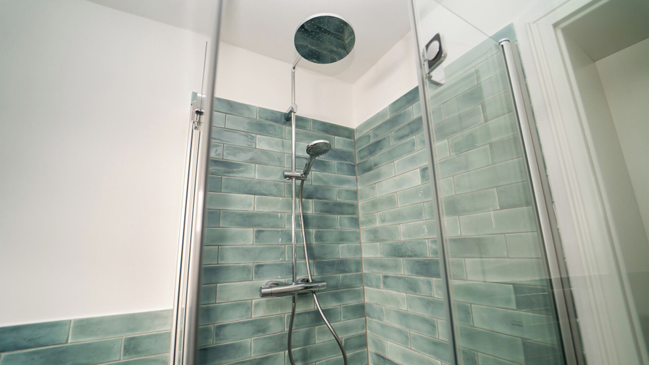 Bathroom 4, Schloss Sigrön Superior Camping & Hotel, Prignitz