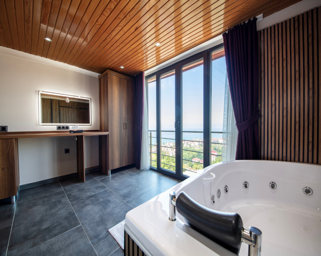 Room 2, Royal Village, Arsin