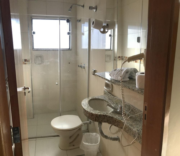 Bathroom 4, Portal Palace Hotel, Aparecida