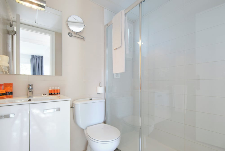 Bathroom 3, Duvabitat Apartments, Baleares