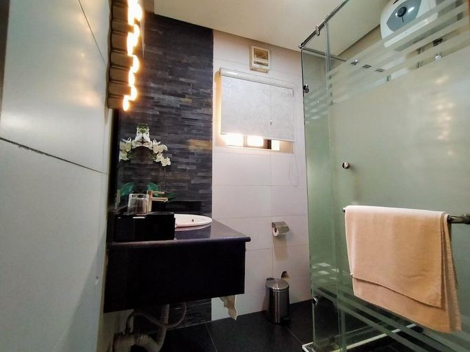 Bathroom 4, Iris Hotel, AbujaMun