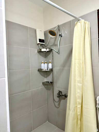 Bathroom, Bamboo Bay Community with Free wifi, pool and gym, Mandaue City