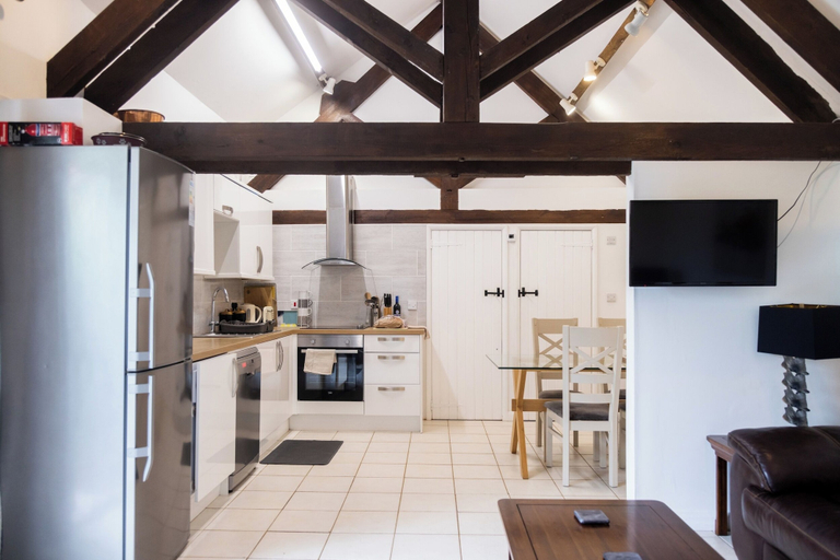 Private kitchen 3, Deer Cottage at Rowden Manor - Sleeps 5 & Parking, Wiltshire