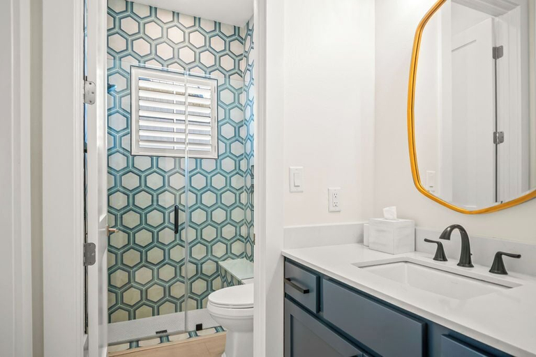 Bathroom 4, Out of Office 244 BAR, Nueces