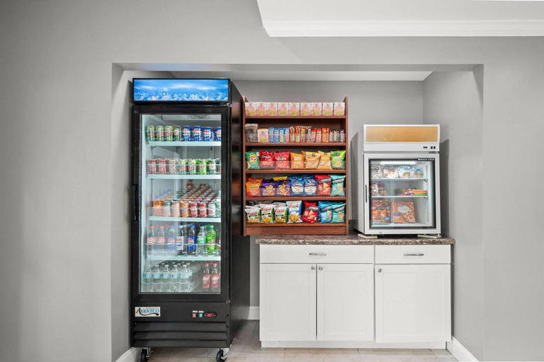 Food & Drinks 5, Microtel Inn & Suites by Wyndham Lexington, Fayette