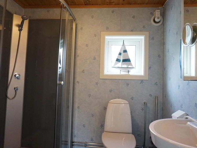 Bathroom 3, person holiday home in STROMSTAD-By Traum, Strömstad
