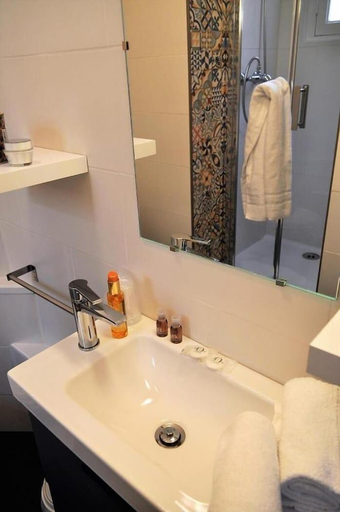 Bathroom 3, Hotel de la Mer, Hérault