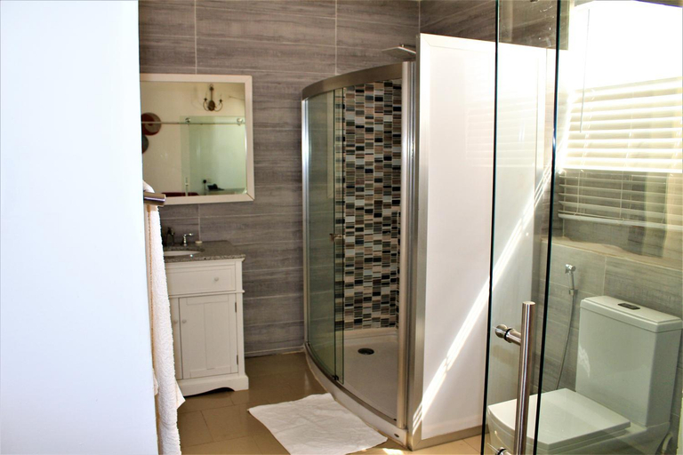 Bathroom 2, Harmony Resort Boutique Hotel, Kombo Saint Mary
