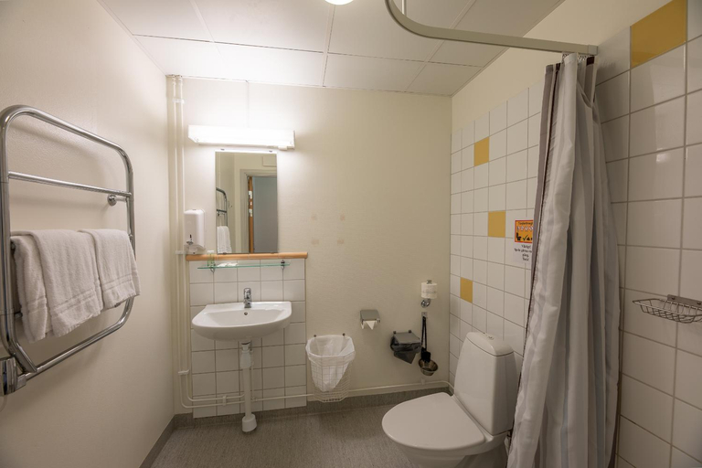 Bathroom, Systemairhallen Bed&Breakfast, Skinnskatteberg