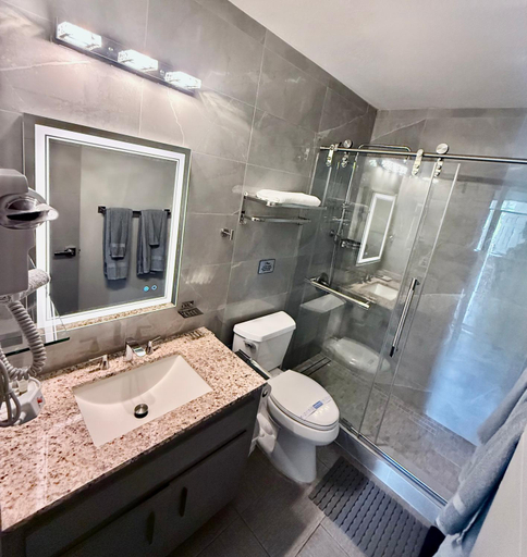 Bathroom 4, Sheridan Suites Apartments, Broward