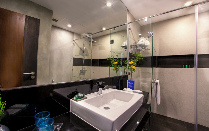 Bathroom 5, Club Hotel Dolphin, Wennappuwa