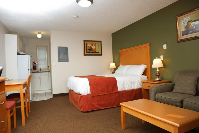Bedroom 4, Chateau Motel, Division No. 11