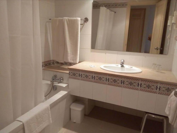 Bathroom 4, Zodiac, Bouficha