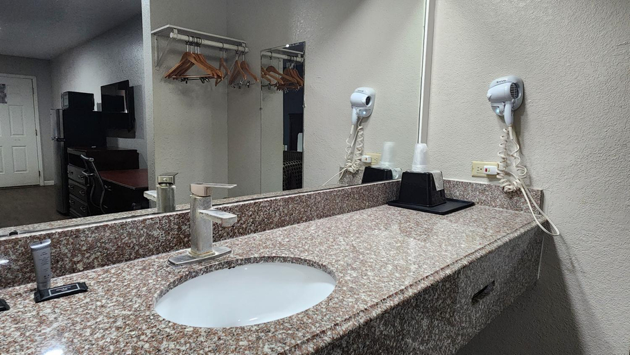 Bathroom 4, Express Inn Hobby, Houston