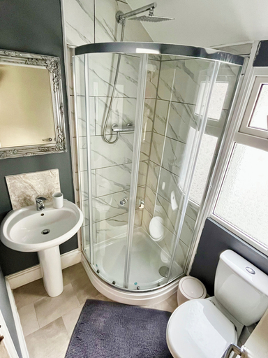 Bathroom 4, Smarties Guest House, Cornwall