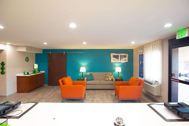 Public Area 3, Quality Inn & Suites Hammond Near I-8090, Lake