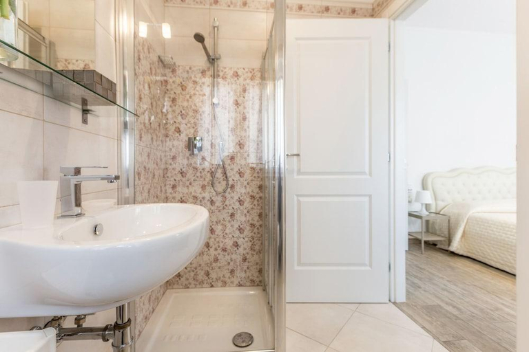 Bathroom 3, Central city B&B, Bologna