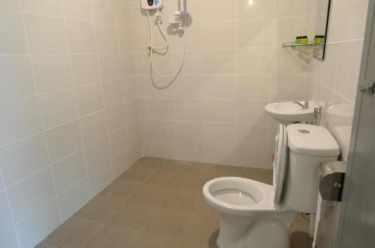 Bathroom 4, Hotel Pangkor Mutiara, Manjung