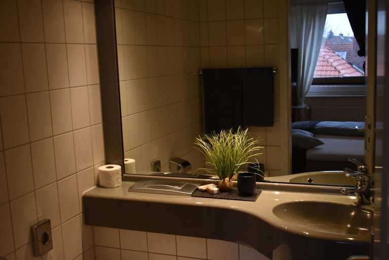Bathroom, Hotel Neue Stuben, Wolfsburg