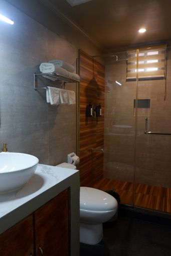 Bathroom 5, Vela Terraces Hotel, Coron