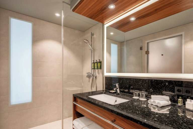 Bathroom 4, Vienna Marriott Hotel, Wien
