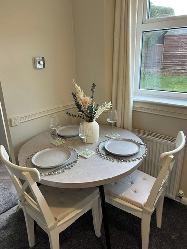 Dining 4, Peak District - 2 Beds - Sleeps 4 - Pet Friendly, Derbyshire