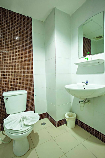 Bathroom 4, TM Land Hotel, Bang Pa-In