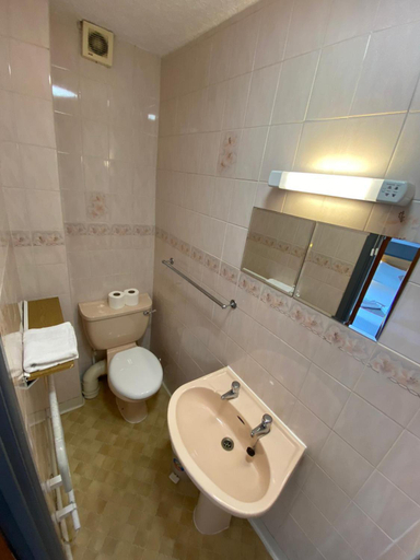 Bathroom 4, OYO Alumhurst Hotel, Blackpool