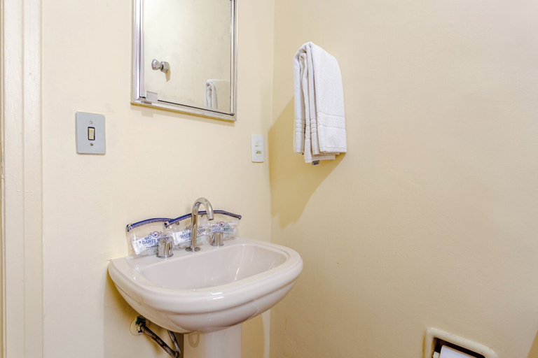 Bathroom 5, Daher Center Hotel, São Paulo