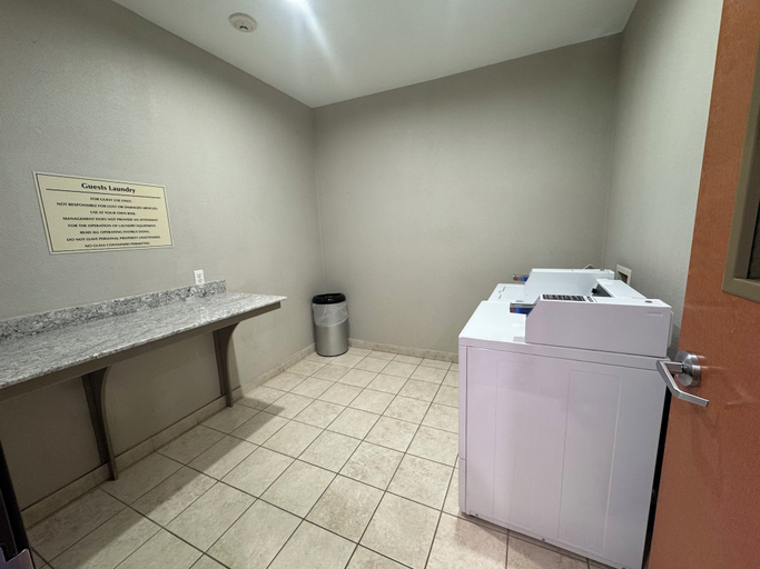 Bathroom 5, Best Western Cleveland Inn & Suites, Liberty