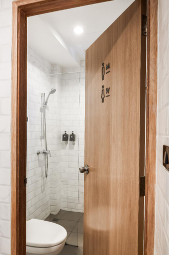 Bathroom 10