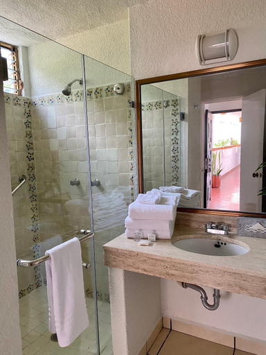 Bathroom 5, Costa Sur All Inclusive Resort, Puerto Vallarta