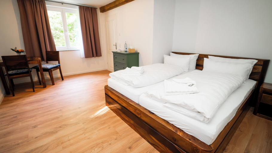 Bedroom 3, Schloss Sigrön Superior Camping & Hotel, Prignitz