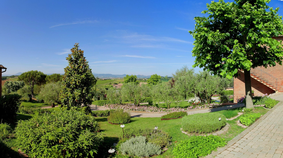 Garden 4, Elegant Tuscan Mansion, Siena