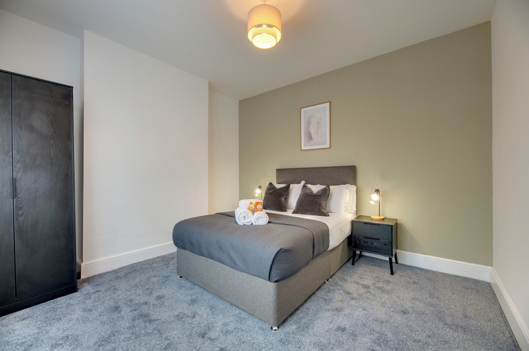 Others 5, Mauve Modern 3-Bedroom Home in Newcastle, Newcastle upon Tyne