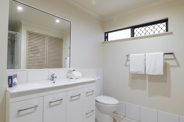 Bathroom 5, Southern Cross Atrium Apartments, Cairns