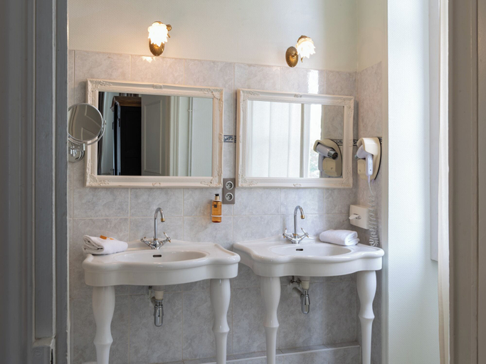 Bathroom 4, Oceania Hotel D'Anjou Angers, Maine-et-Loire