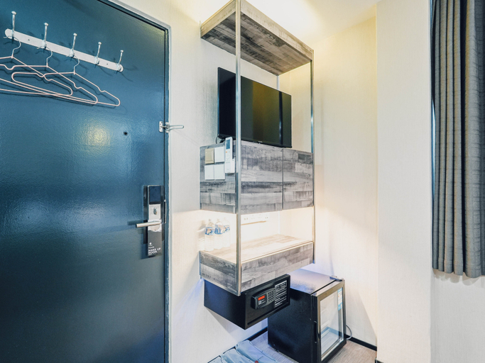 Bathroom 7